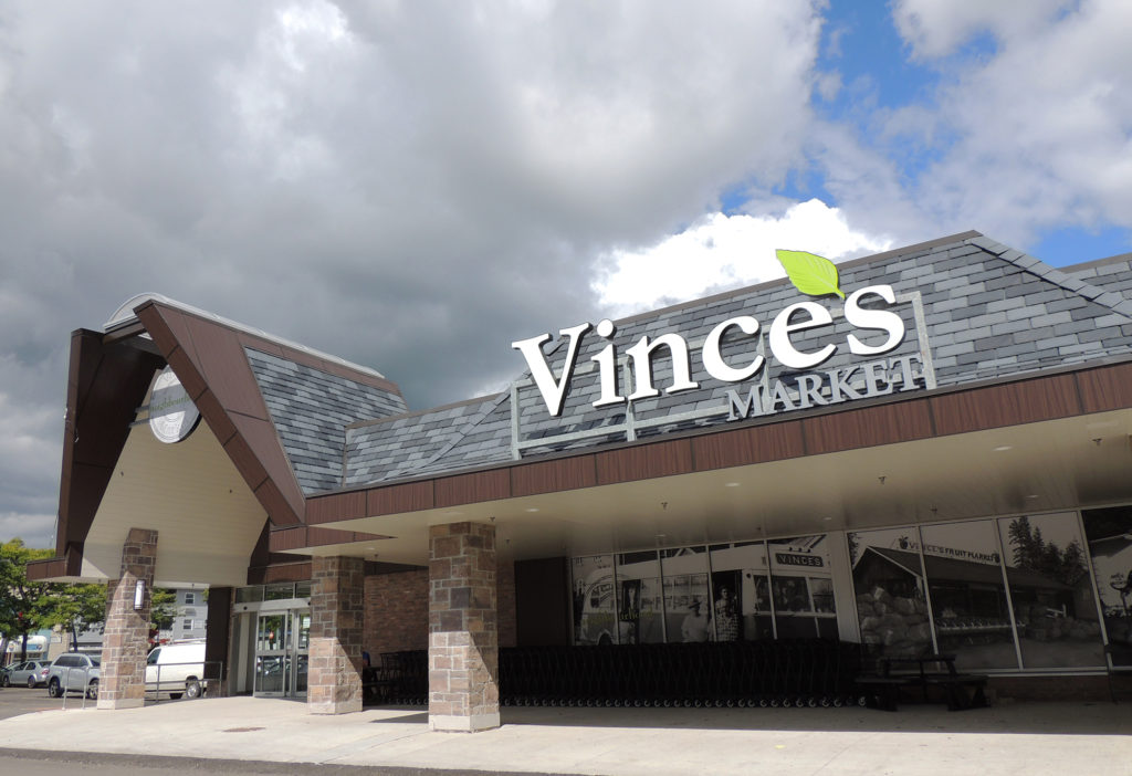 Image of the front of Vince's Grocery, Tottenham location.