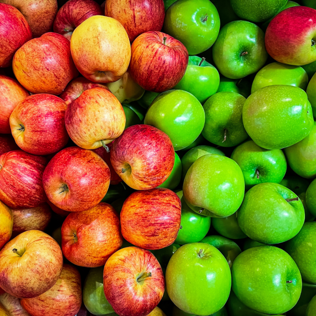 Different types of apples that Ontario offers (Red and green apples)